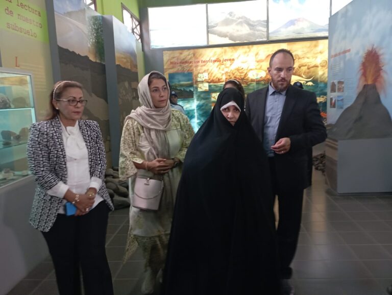 Primera Dama de Irán visita el Palacio de la Cultura de Nicaragua