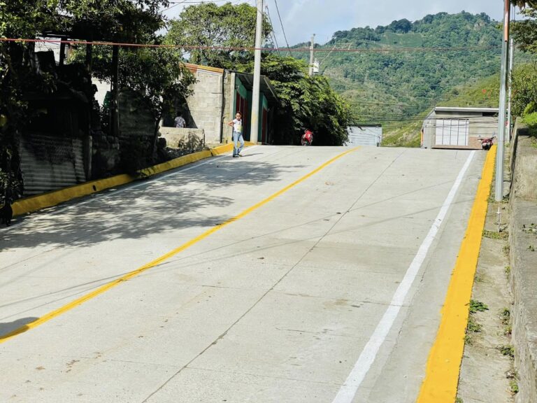 Familias del barrio Daniel Teller inauguran calle de concreto hidráulico