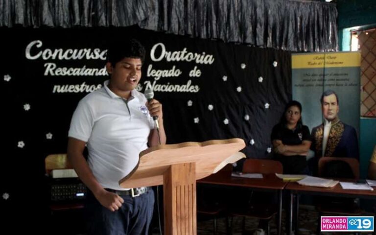 MINED celebra certamen de oratoria en el Colegio República de Colombia