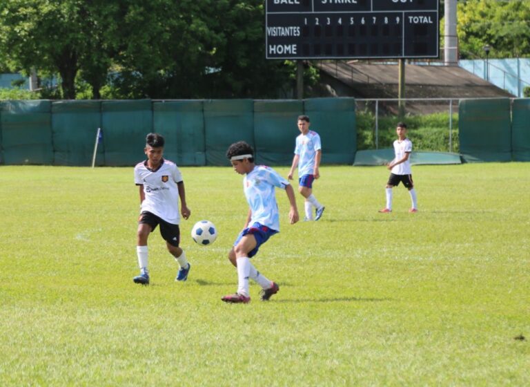 Equipos de fútbol participan en Juegos Escolares Nacionales 2023