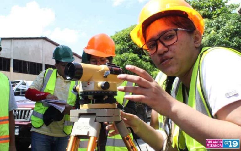 Centro Tecnológico de Acahualinca oferta a las familias carreras técnicas de maestro de obra