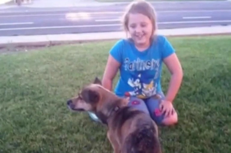 Le extirparon los senos cuando tenía 13 años y ahora demanda a los médicos