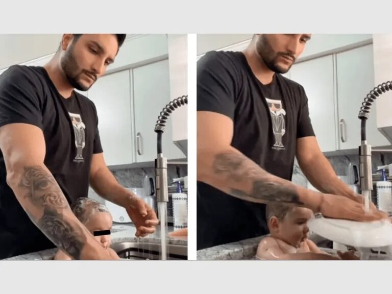 Baña a su bebé mientras lava los platos