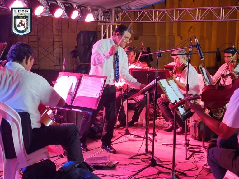 León conmemora el 44 aniversario de su liberación
