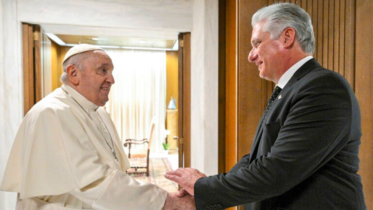 Presidente de Cuba se reúne con el papa Francisco