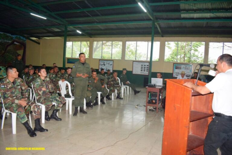 Militares se reúnen con productores de Boaco
