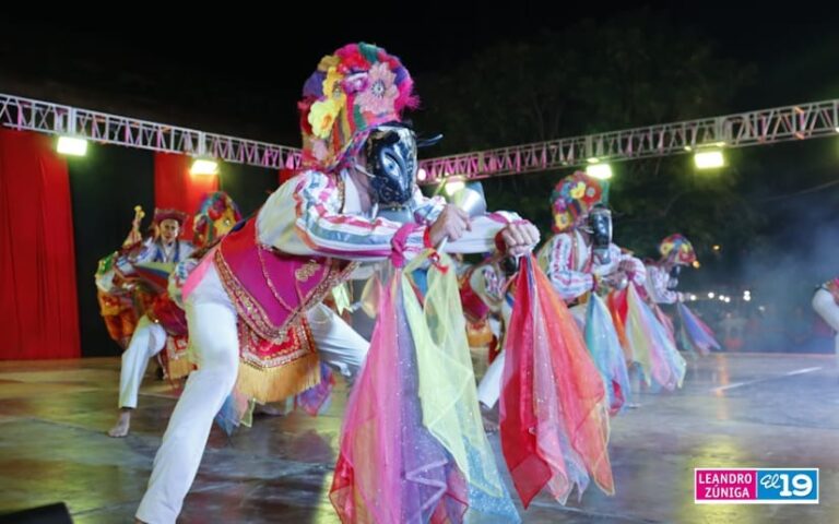Ballet Folclórico Nicaragüense rinde homenaje al 44 aniversario de la Liberación de León