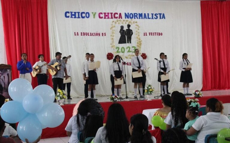 Celebran el Día del Maestro Normalista en Nicaragua