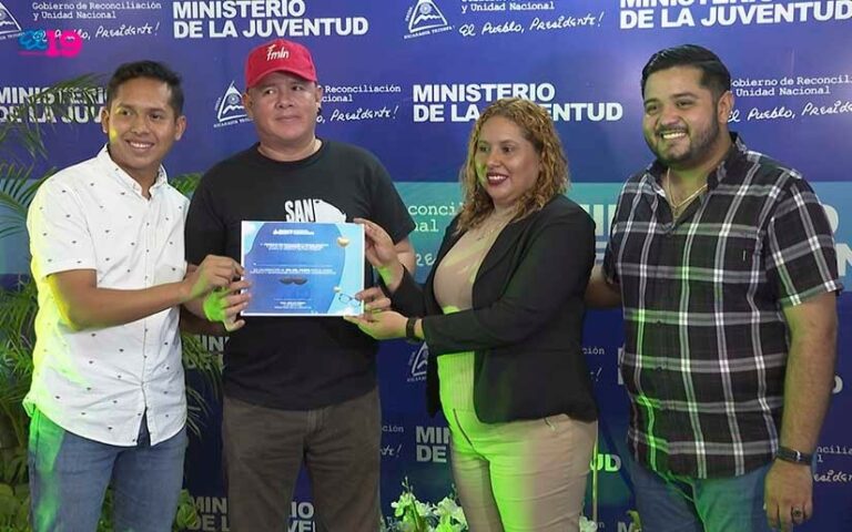 Protagonistas del certamen Padre Emprende 2023 reciben reconocimientos