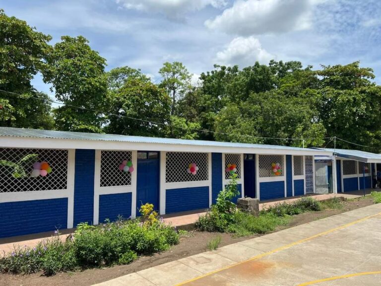 Inauguran obras de mejoras en centro escolar de Chinandega