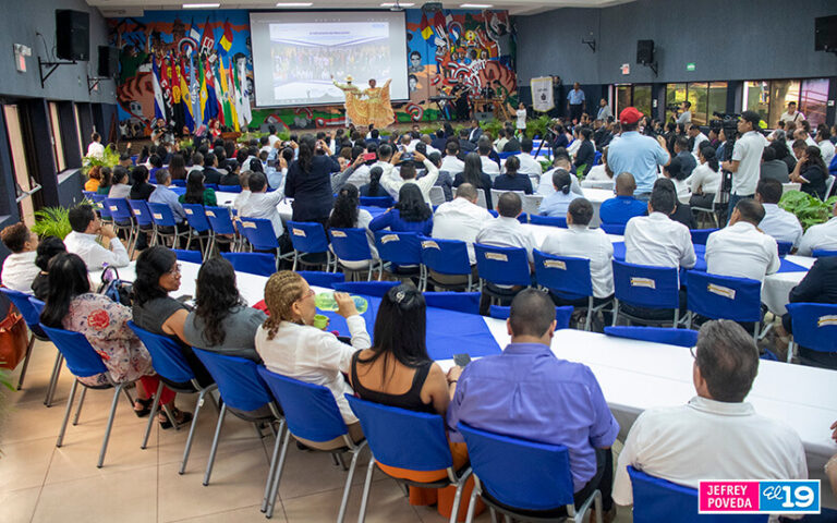 Reconocen a protagonistas por su labor en I Etapa de las Escuelas Normales