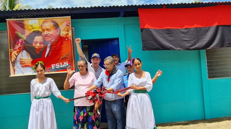 Entregan 11 viviendas a familias de Ocotal