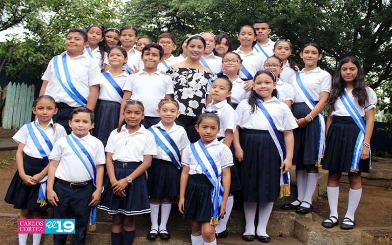 Celebran Día del Maestro con un concierto