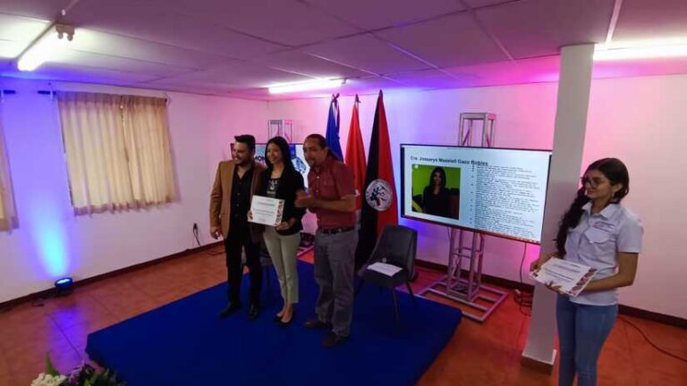 MINJUVE honra a maestros destacados por su labor educativa