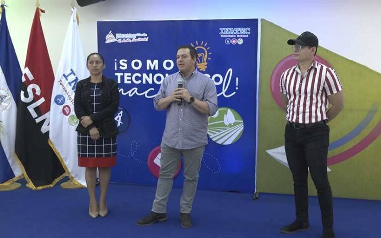 Protagonistas reciben curso sobre Técnicas de Narración y Creación Poética