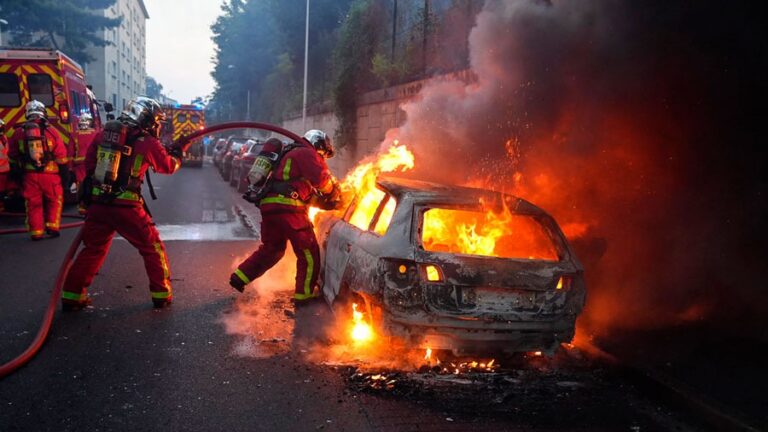 Capturan a 24 personas tras enfrentamientos en Francia