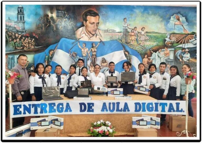 Inicia dotación de aulas digitales móviles en todas las Escuelas Normales de Formación Superior del País