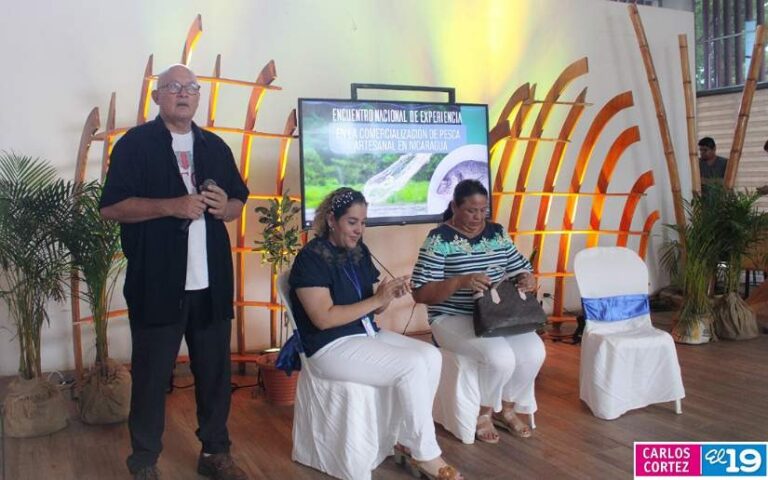 Realizan encuentro nacional de experiencias en la comercialización artesanal