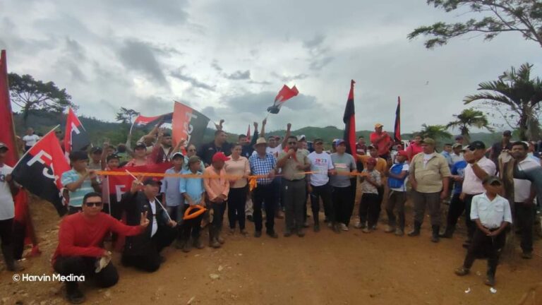 Entregan 6 kilómetros de camino productivo en Bonanza