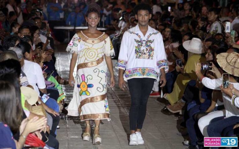 Realizan el primer Festival de Cotonas, Batas y Trajes