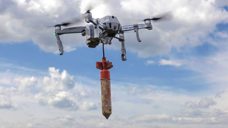 Derriban cuatro drones en Rusia