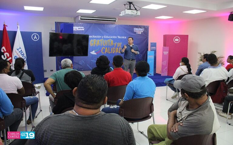 Realizan seminario sobre desarrollo de competencia