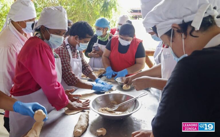 Capacitan a panificadores sobre el uso de harina de yuca