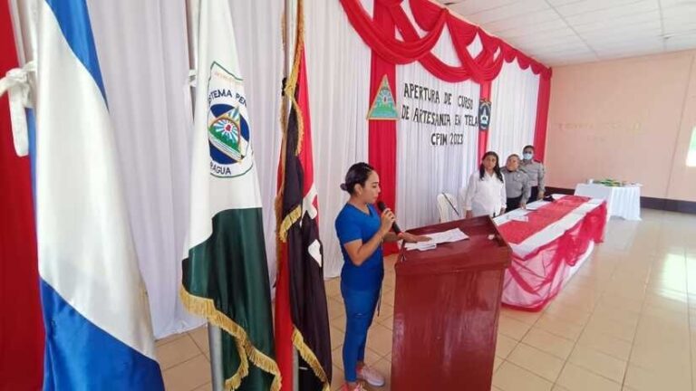 Al menos 20 privadas de libertad inician curso de dibujo en tela