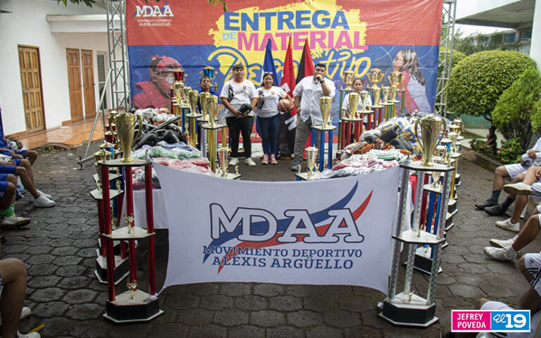 MDDA beneficia a jóvenes con entrega de material deportivo