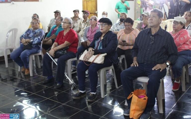 Desarrolla encuentro con adultos mayores sobre la importancia de los árboles