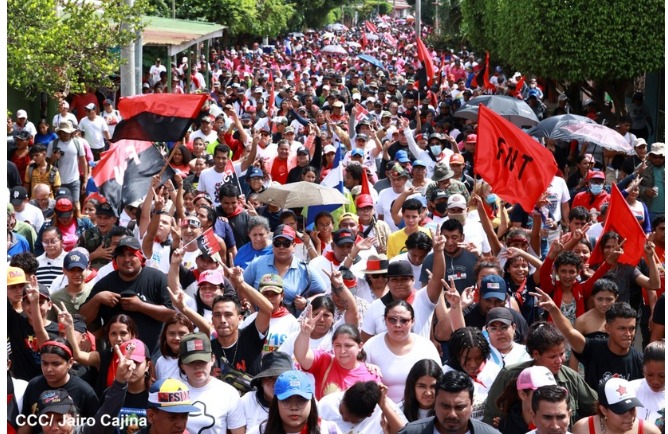 Nicaragüenses caminan recordando a Julio Buitrago