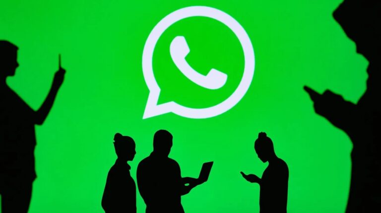 Multan a empresa por agregar a una empleada a un grupo de WhatsApp