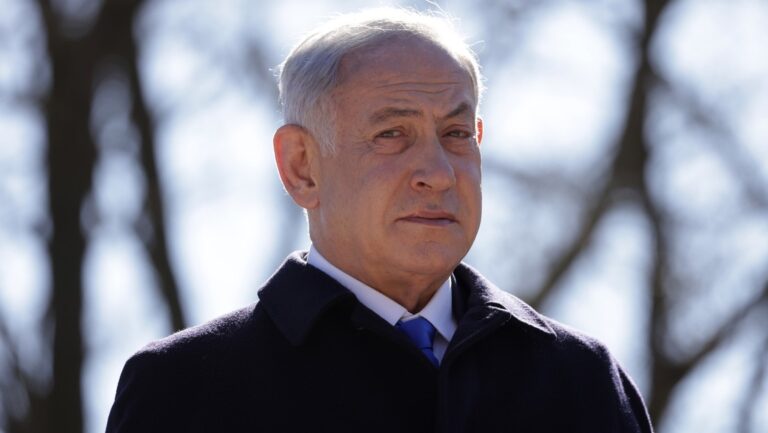 Primer ministro israelí es hospitalizado