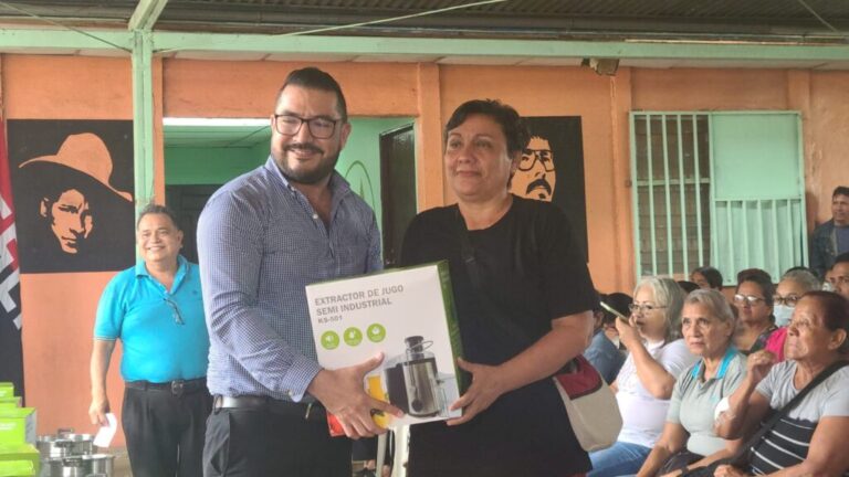 Emprendedores de Managua reciben kits tecnológicos