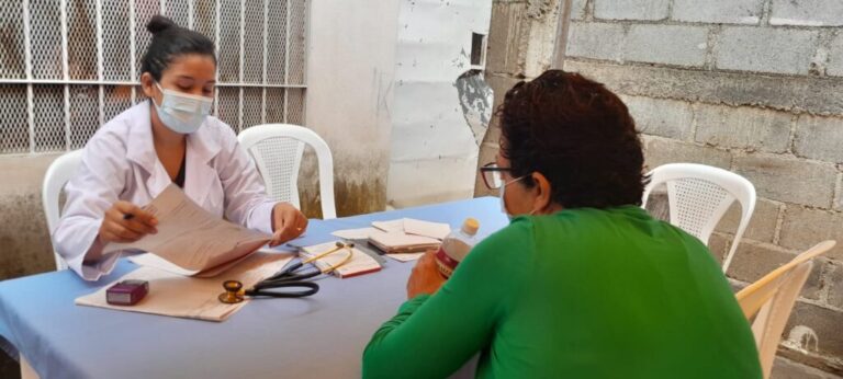 Acercan la atención médica a familias de Altagracia Sur