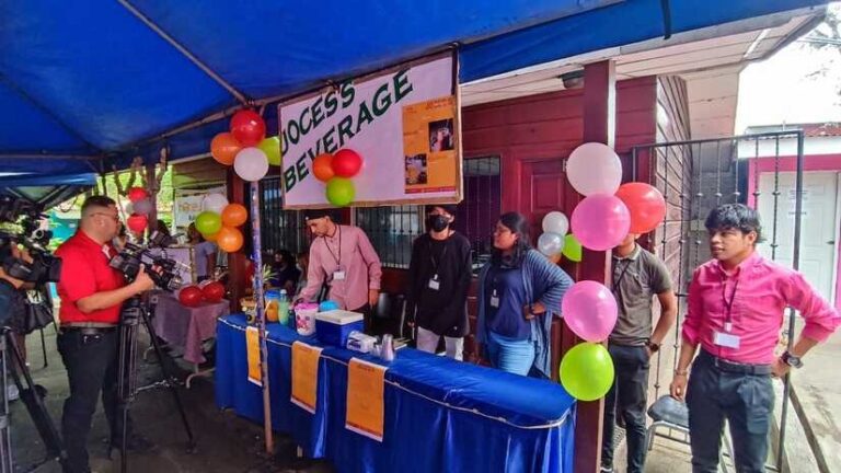 Celebran el 15 aniversario del Centro Tecnológico de Idiomas