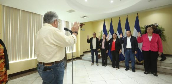 Nombran y juramentan a miembros del CNEA