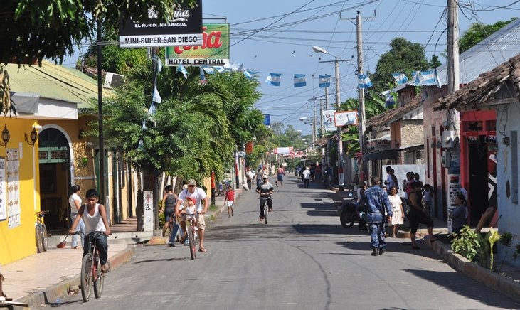 Entregan más obras de progreso a familias rivenses