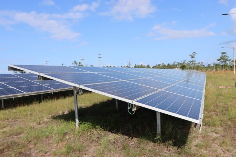 Inauguran planta Solar-Térmica para garantizar energía eléctrica en Karawala