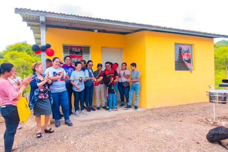 Entregan viviendas dignas a 4 familias de Somoto