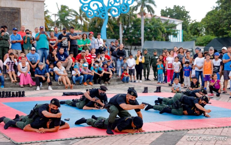 Familias visitan Exposición Estática del Ejército de Nicaragua