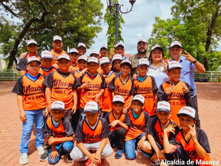 Entregan uniformes de béisbol a la Selección Infantil A de Masaya