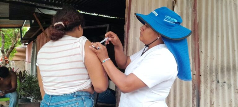 Realizan jornada de vacunación en el barrio Sierra Maestra