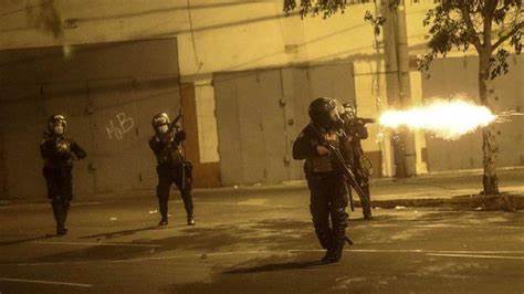 Reprimen a nueva manifestación en Perú