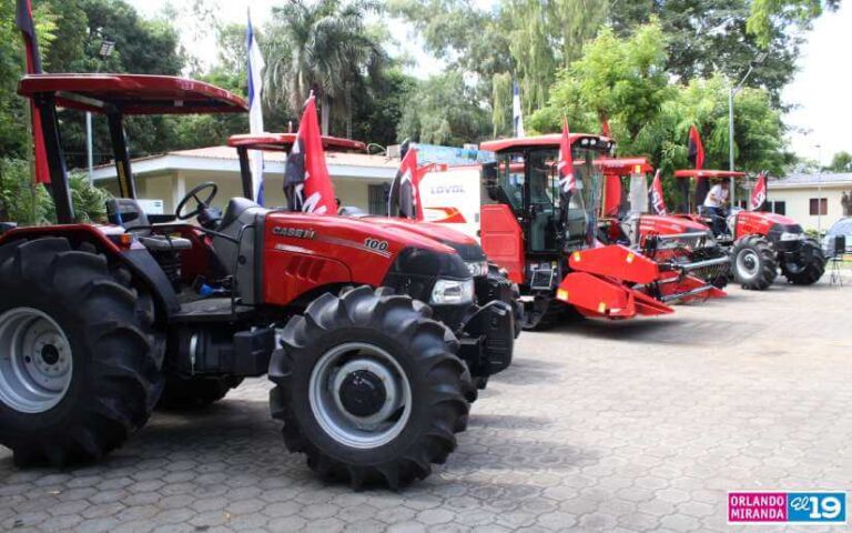Entregan maquinaria agrícola para fortalecer la producción