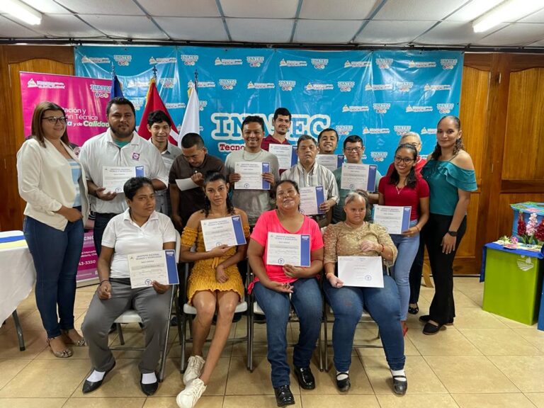 Protagonistas con discapacidad concluyen curso de bisutería en Chichigalpa
