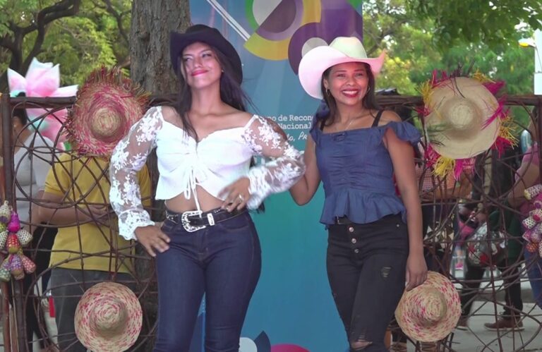 Realizan Expoferia Viva Santo Domingo