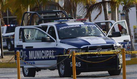 Grupo armado asesina a otro policía en México