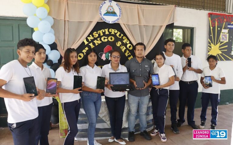 Dotan de equipos tecnológicos al Instituto Domingo Sabio