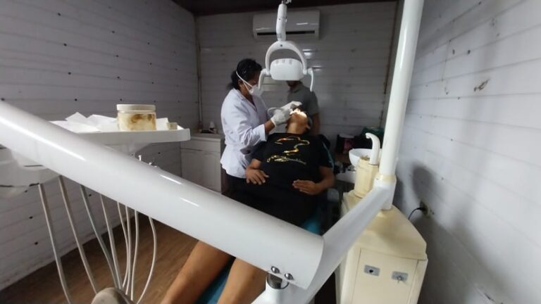 Clínica móvil llega al barrio Villa Roma